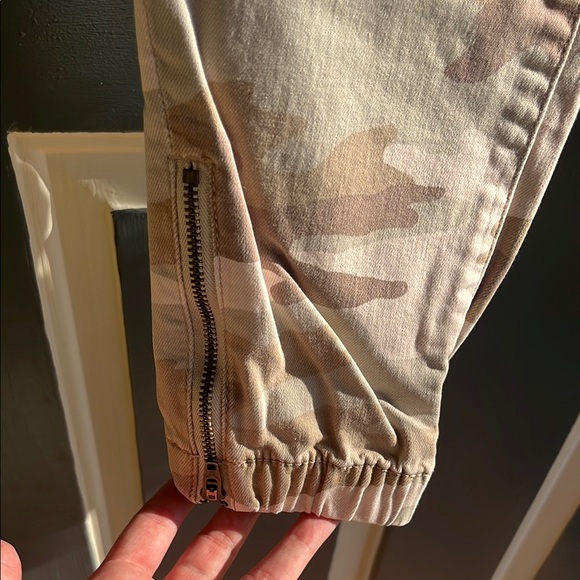 American Eagle Camo Pants - Picture 2 of 5